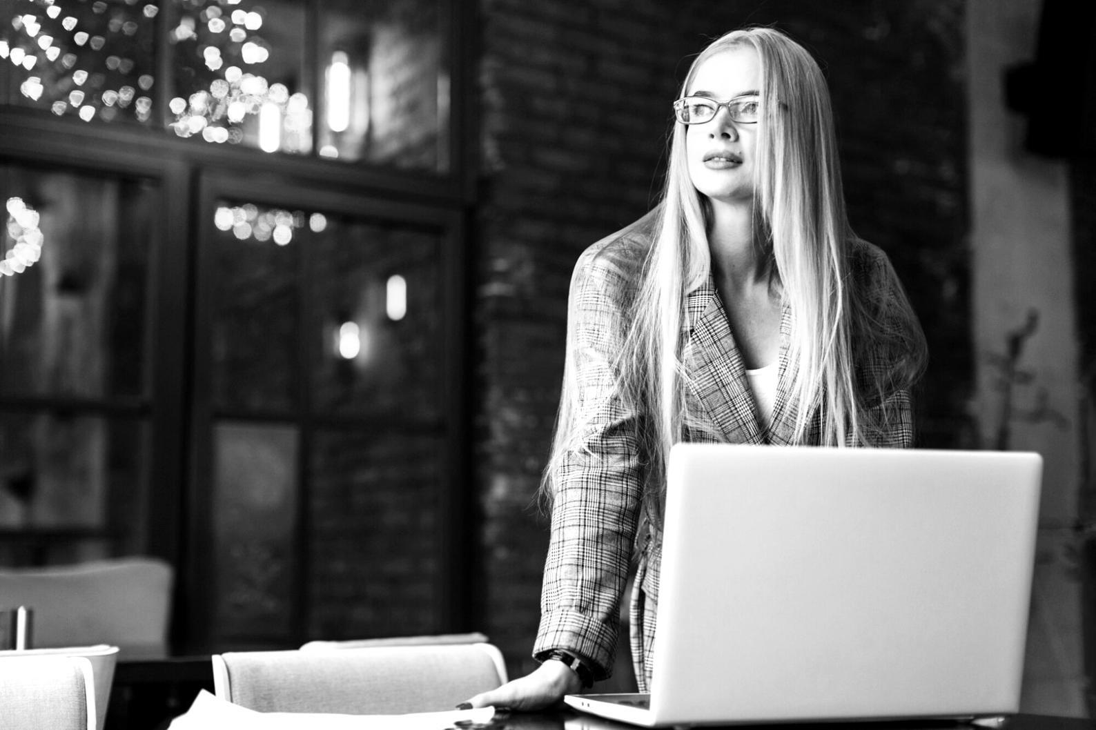 Teilnehmer arbeiten an SEO-Optimierungen während Live-Session